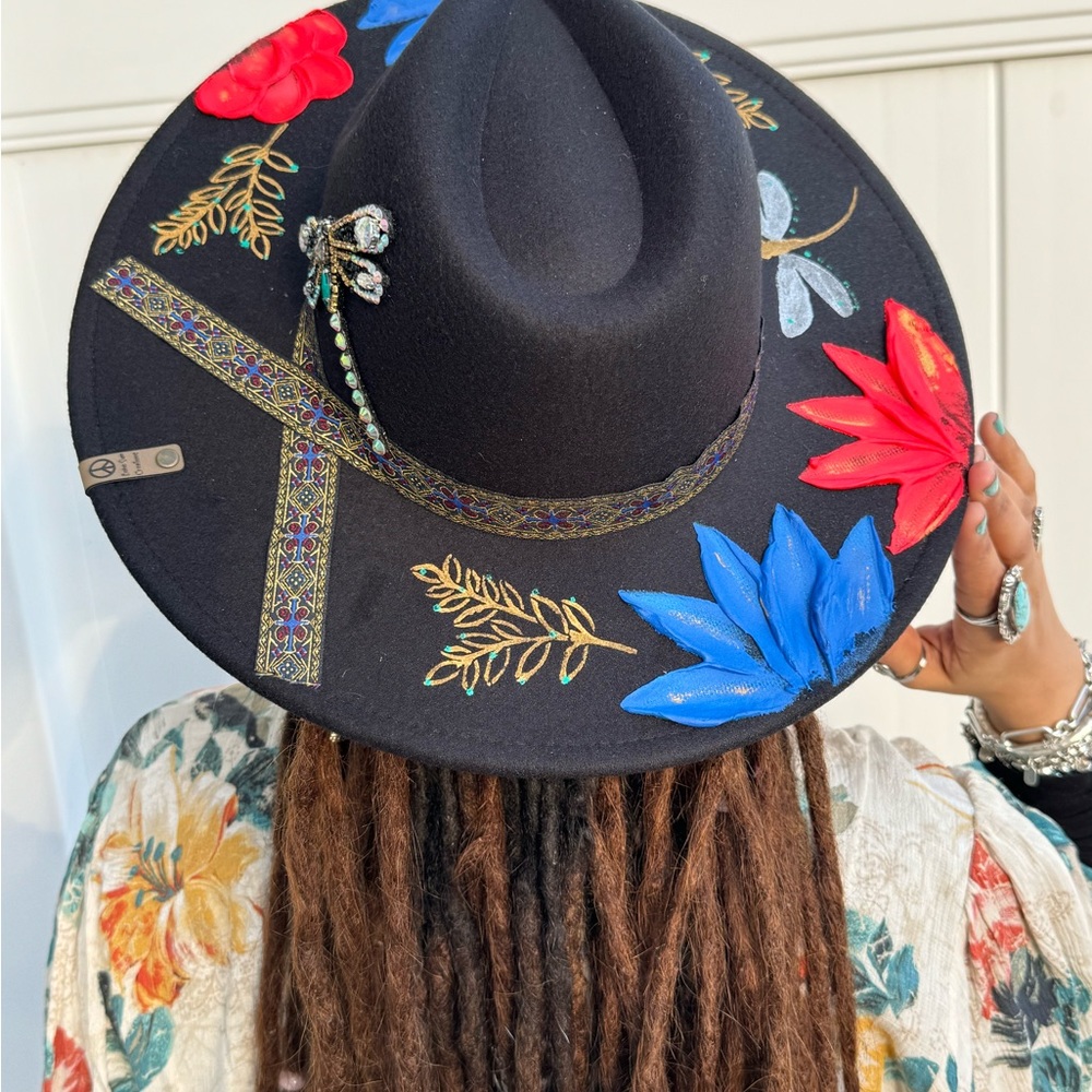 Hand painted hat - Picture 3 of 7